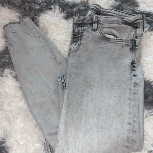ZARA GRAY RIPPED JEANS 👖